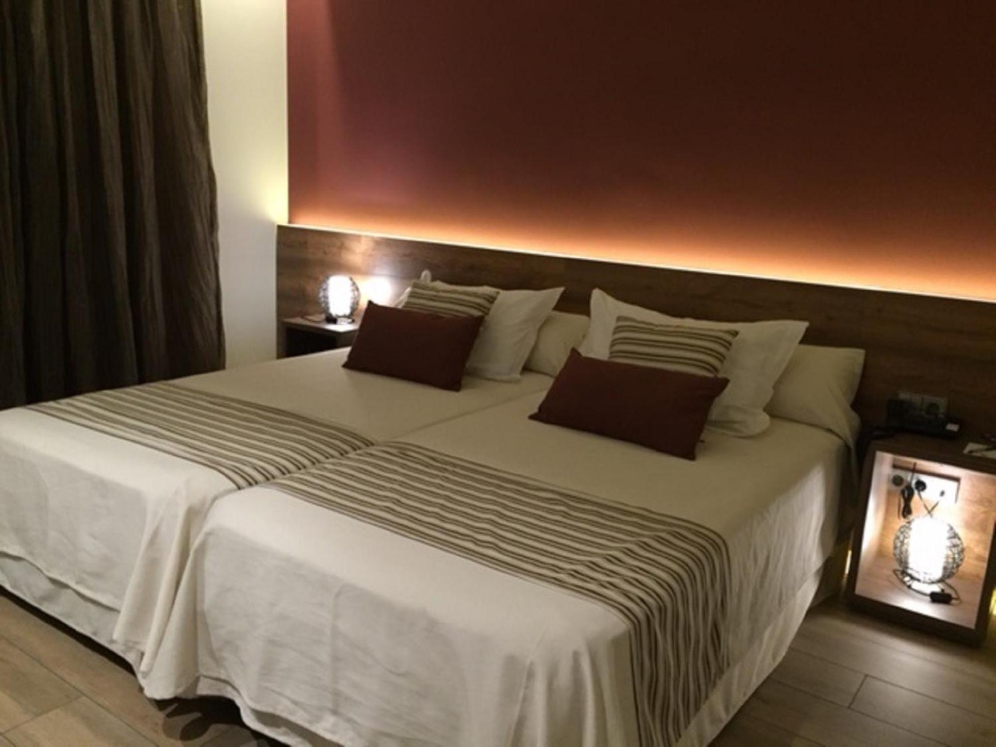 Hotel Venta Banos Campos del Río Exteriör bild